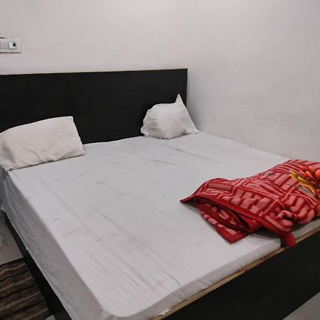 Hotel R G Sewa Sadan à Mathura Extérieur photo