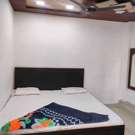 Hotel R G Sewa Sadan à Mathura Extérieur photo