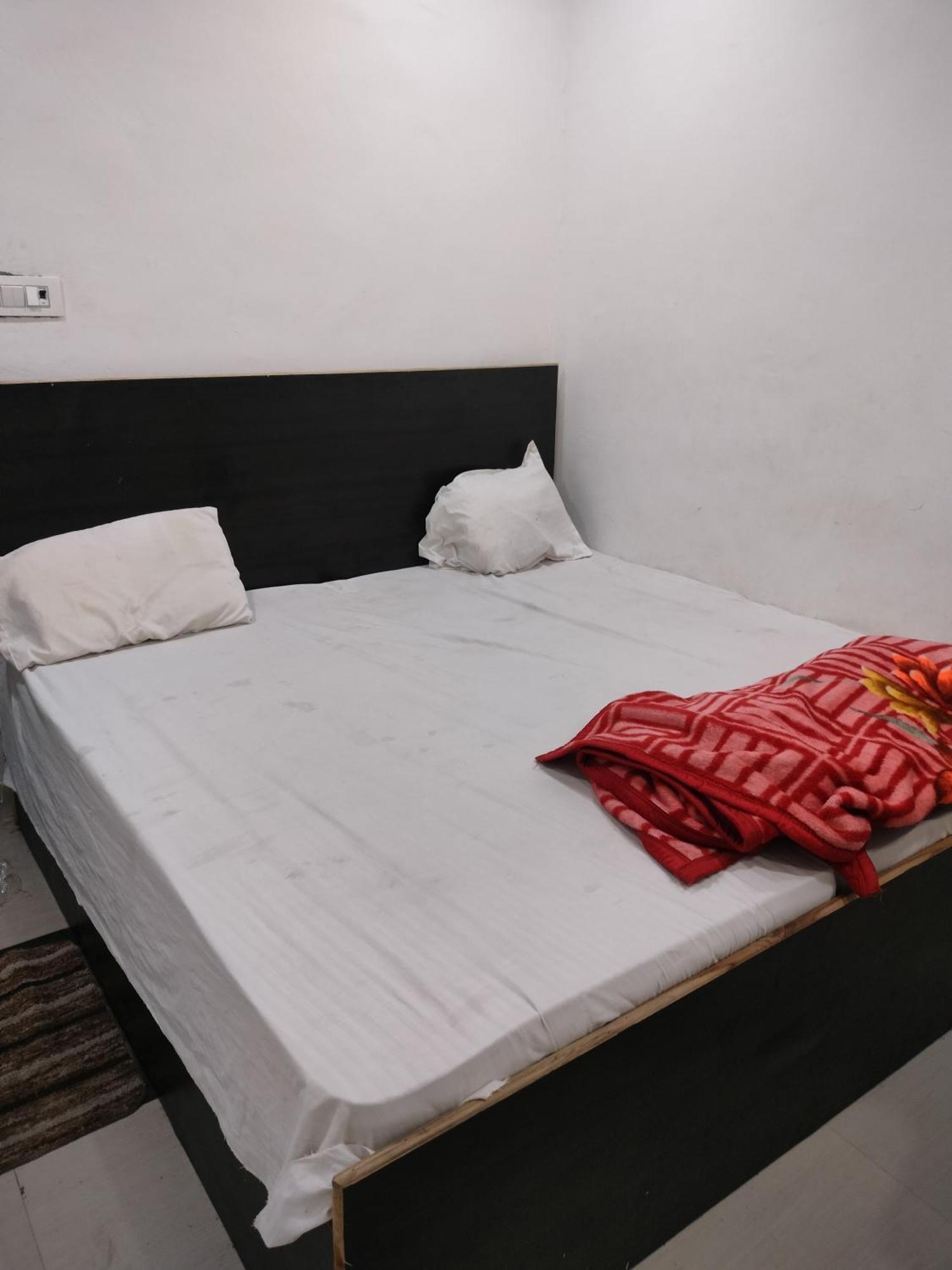 Hotel R G Sewa Sadan à Mathura Extérieur photo